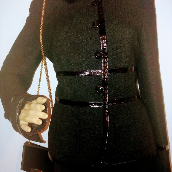 STUNNING ESCADA 8 BLACK BOUCLE LAMBSKIN PATENT LEATHER SIGN BUTTONS SKIRT SUIT - Picture 13 of 16